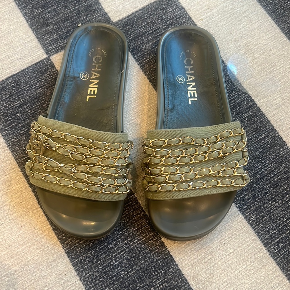 Chanel chain  pool slide sandals
